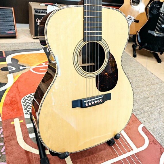 Martin OM-28 Modern Deluxe -usato in garanzia-