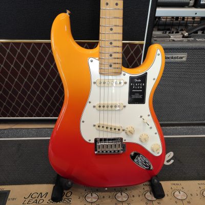 FENDER Player Plus Stratocaster Tequila Sunrise