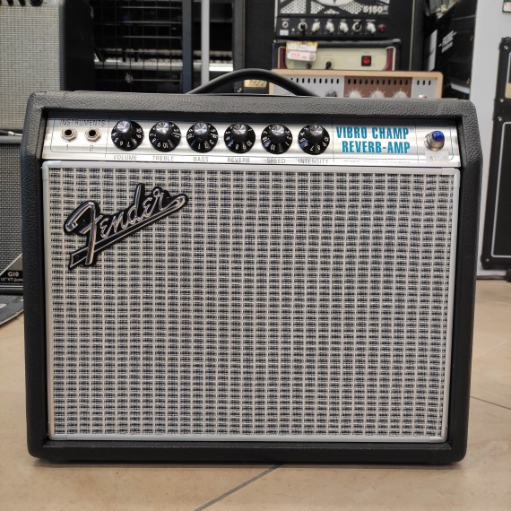 FENDER '68 Custom Vibro Champ Reverb