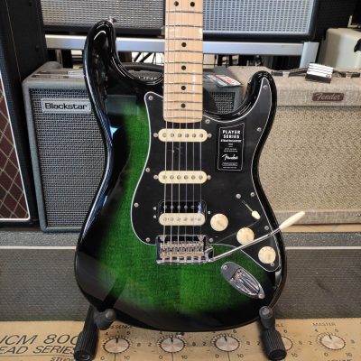 FENDER Player Stratocaster HSS Plus Top MN Green Burst