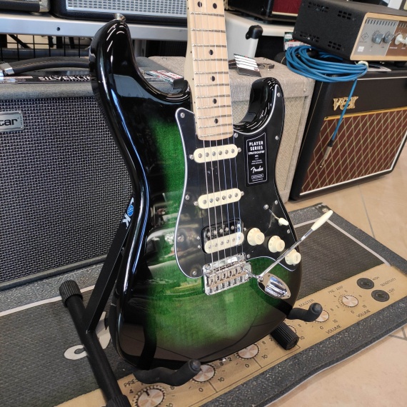 FENDER Player Stratocaster HSS Plus Top MN Green Burst - immagine 2