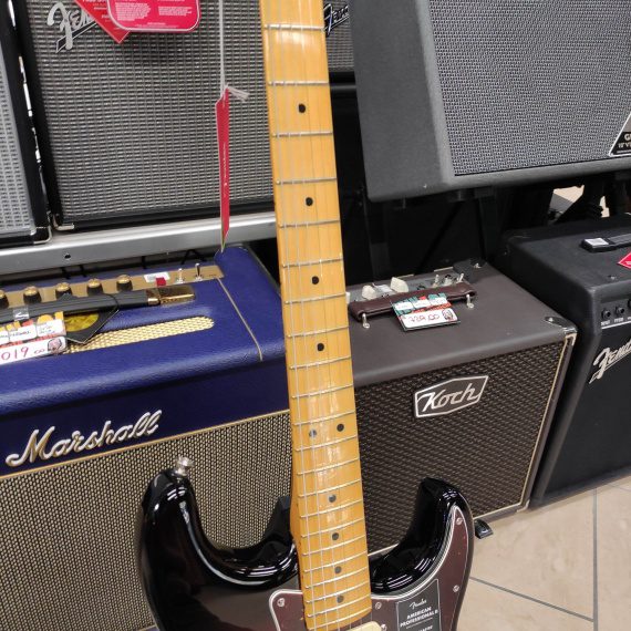 FENDER American Professional II Stratocaster HSS 3-Color Sunburst - immagine 4