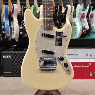 FENDER American Performer Mustan Vintage White