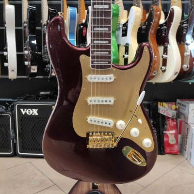 SQUIER 40th Anniversary Stratocaster Gold Edition Ruby Red Metallic