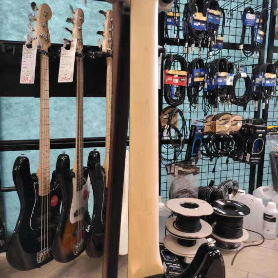 FENDER American Performer Mustang Bass Sunburst - immagine 4