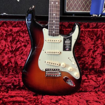 FENDER American Original ’60s Stratocaster 3-Color Sunburst