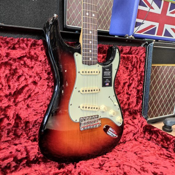 FENDER American Original '60s Stratocaster 3-Color Sunburst - immagine 2