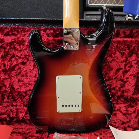 FENDER American Original '60s Stratocaster 3-Color Sunburst - immagine 3