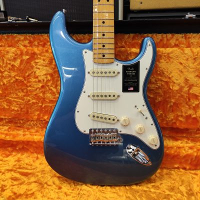 FENDER American Vintage II 1973 Stratocaster Lake Placid Blue