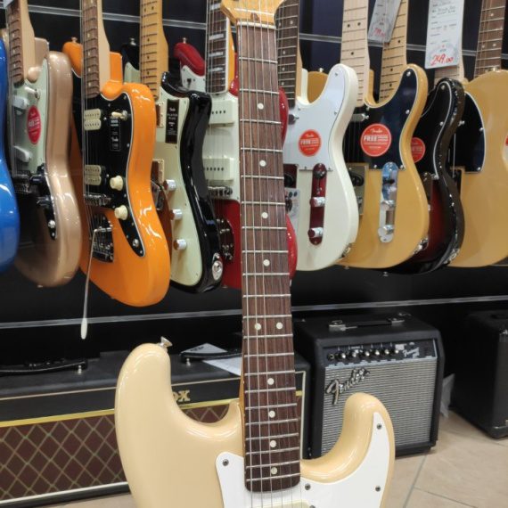 FENDER Standard Stratocaster Rosewood Fretboard 2 knobs Ivory White - USATO IN GARANZIA - - immagine 5