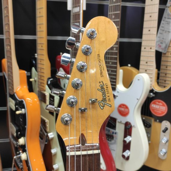 FENDER Standard Stratocaster Rosewood Fretboard 2 knobs Ivory White - USATO IN GARANZIA - - immagine 8