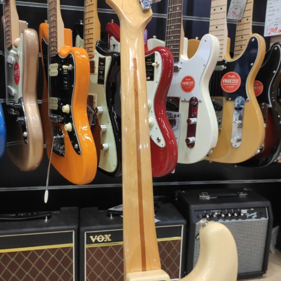 FENDER Standard Stratocaster Rosewood Fretboard 2 knobs Ivory White - USATO IN GARANZIA - - immagine 6