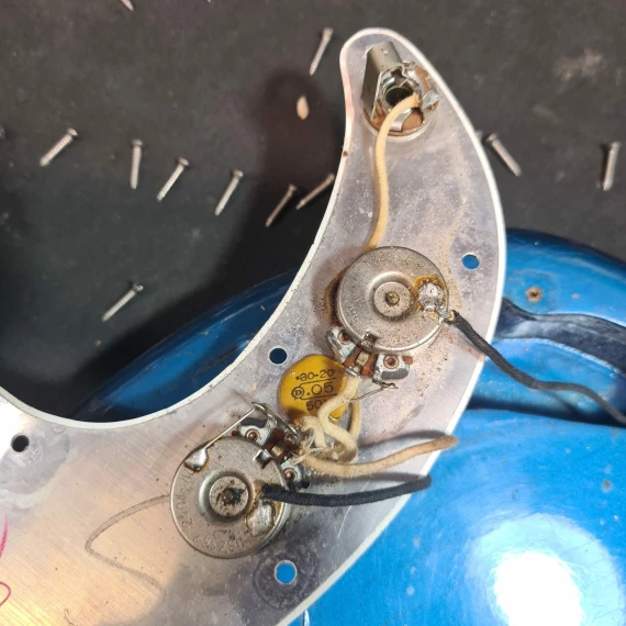 FENDER Precision Bass Lake Placid Blue ( 68 / 72 ) - USATO IN GARANZIA - - immagine 17