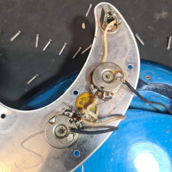 FENDER Precision Bass Lake Placid Blue ( 68 / 72 ) - USATO IN GARANZIA - - immagine 16