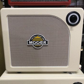 MOOER Hornet 15I White